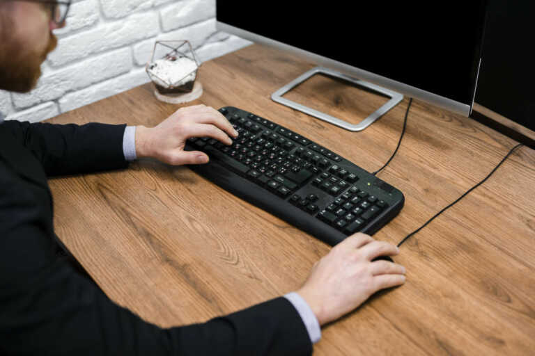 Comment choisir le bon clavier ergonomique pour mes besoins
